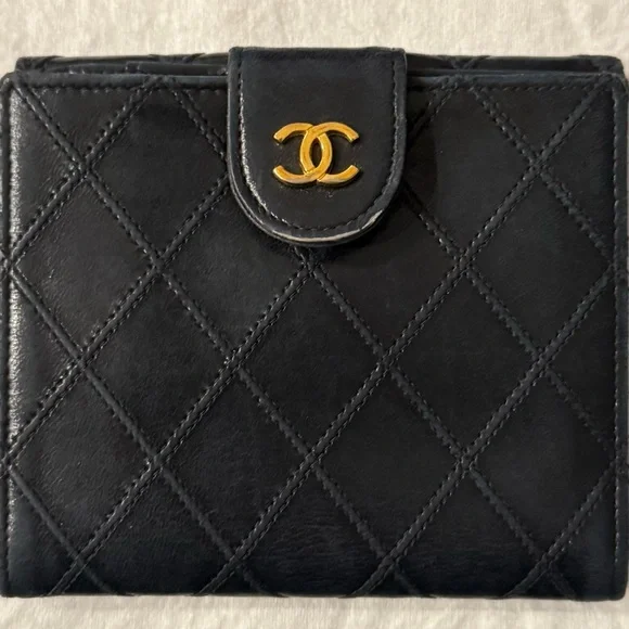 Authentic Pre-owned CHANEL Black Quilted Card Wallet with Gold Logo Hardware - Picture 2 of 7